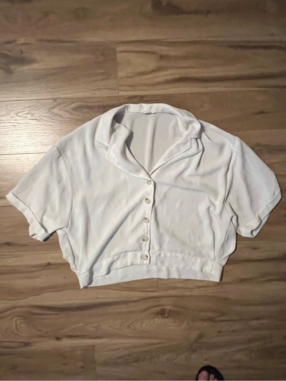 Gilli White Cropped Button-Front Shirt